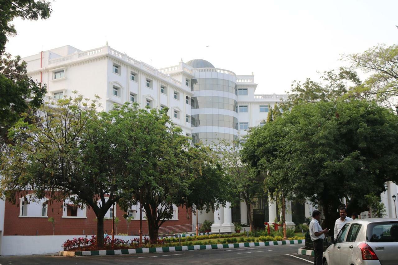 Kstdc Kumarakrupa Hotel Bangalore Exterior photo